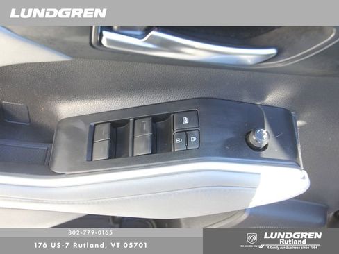 Used 2022 Toyota Highlander XLE image 12