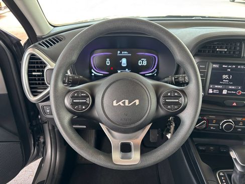 Used 2025 Kia Soul LX w/ LX Technology Package FWD image 25