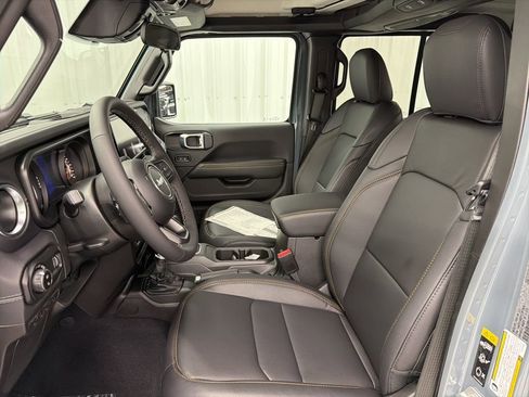 New 2026 Jeep Gladiator Sport AWD/4WD image 13