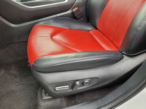 Used 2023 Toyota Highlander XSE image 17