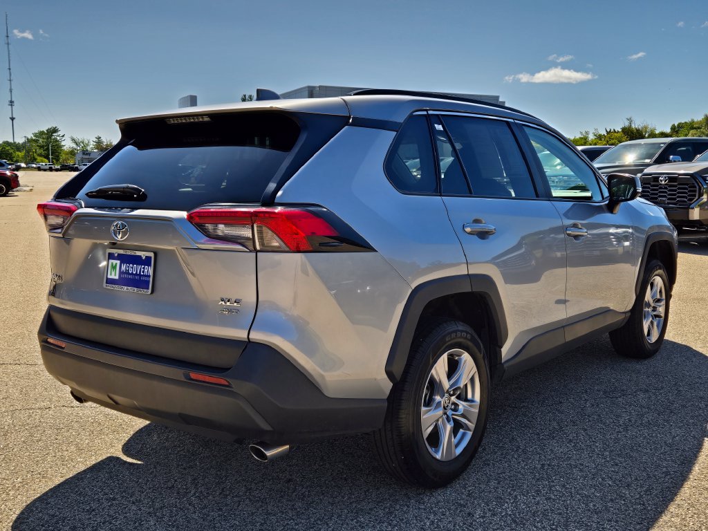 Used 2025 Toyota RAV4 XLE AWD/4WD image 6