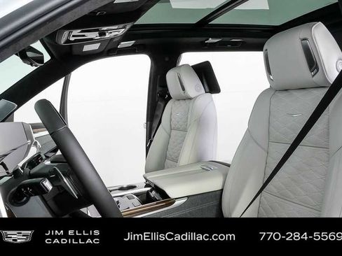 Used 2026 Cadillac Escalade ESV Platinum Sport w/ LPO, ONYX Package AWD/4WD image 5