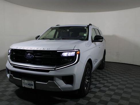 Certified 2025 Ford Expedition Platinum image 4