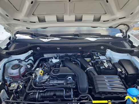 Used 2025 Volkswagen Taos SE image 33