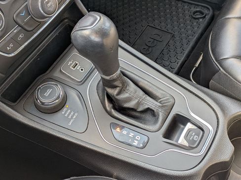 Used 2020 Jeep Cherokee Latitude Plus w/ Cold Weather Group image 25