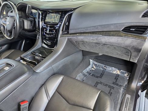 Used 2016 Cadillac Escalade Platinum AWD/4WD image 22
