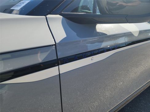 New 2026 Lincoln Nautilus Reserve AWD/4WD image 10