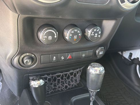 Used 2015 Jeep Wrangler Unlimited Sahara w/ Connectivity Group AWD/4WD image 24