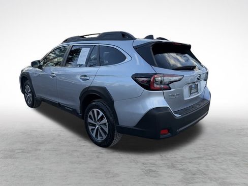 Used 2025 Subaru Outback Premium image 5