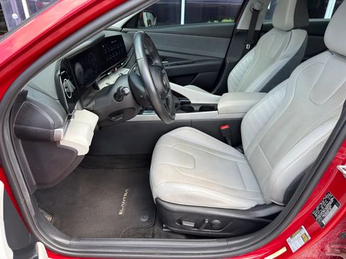 Used 2022 Hyundai Elantra Limited w/ Preferred Accessory Package FWD image 22