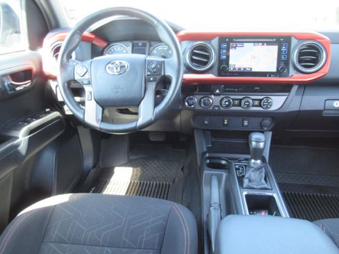 Used 2016 Toyota Tacoma TRD Sport w/ Towing Package AWD/4WD image 16