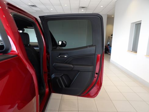 Used 2024 Chevrolet Colorado LT w/ LT Convenience Package III image 20