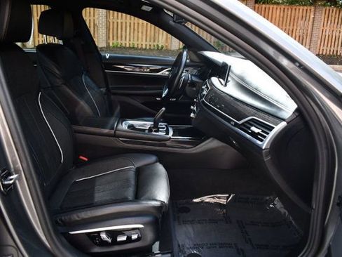 Used 2017 BMW 750i xDrive image 45
