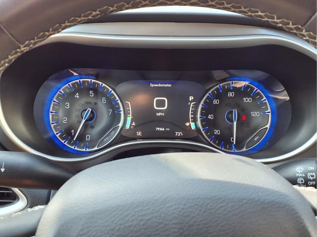 Used 2023 Chrysler Pacifica Touring-L FWD image 16