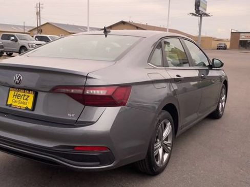 Used 2024 Volkswagen Jetta SE FWD image 9