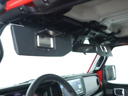 Used 2025 Jeep Wrangler Sport S image 19