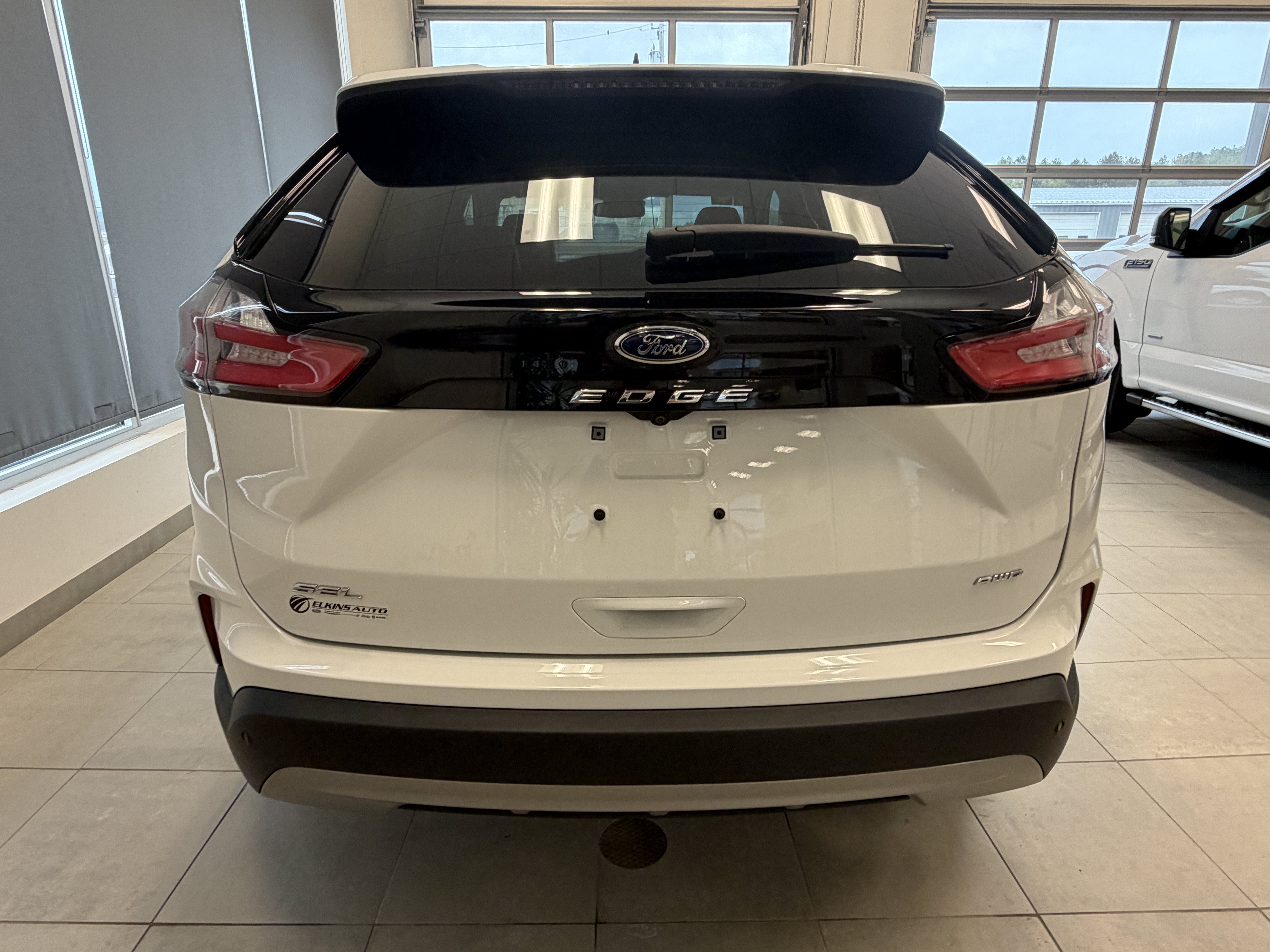Used 2024 Ford Edge SEL w/ Convenience Package AWD/4WD image 3