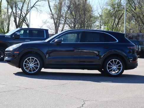 Used 2023 Porsche Cayenne AWD/4WD image 2