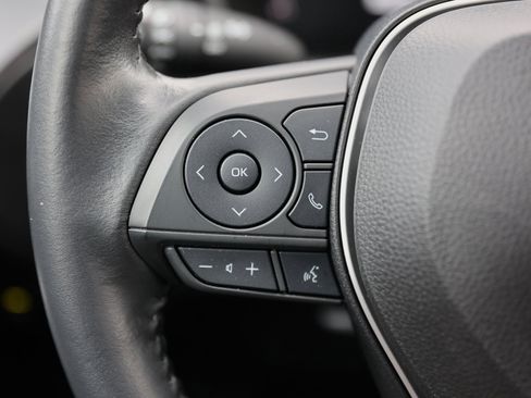 Used 2023 Toyota Corolla Cross XLE image 39