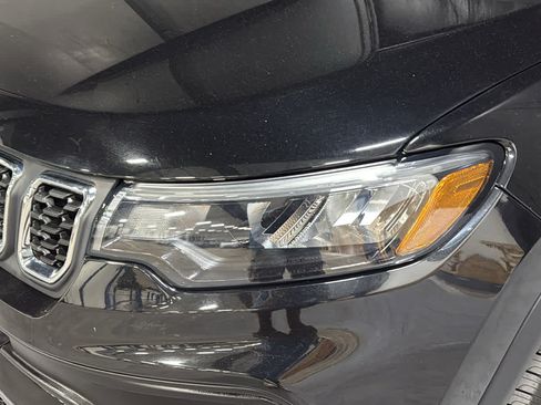 Used 2024 Jeep Compass Latitude AWD/4WD image 8