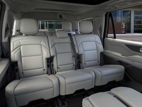 New 2026 Lincoln Navigator Reserve AWD/4WD image 11