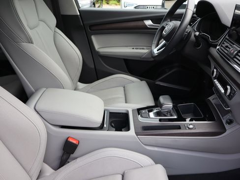 Used 2022 Audi Q5 e Premium Plus w/ Premium Plus Package image 13