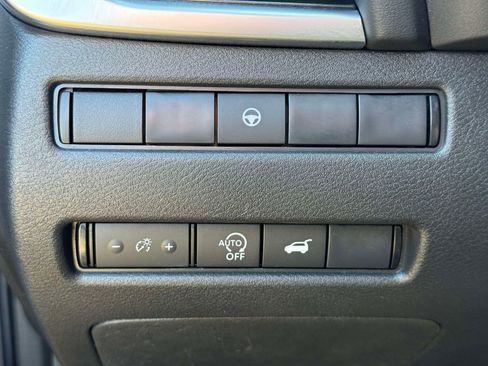 Used 2025 Nissan Rogue SV image 19