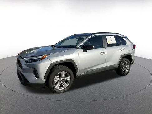 Used 2025 Toyota RAV4 LE image 8