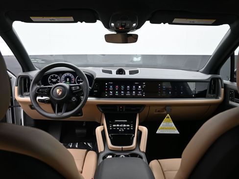 Used 2025 Porsche Cayenne E-Hybrid AWD/4WD image 20