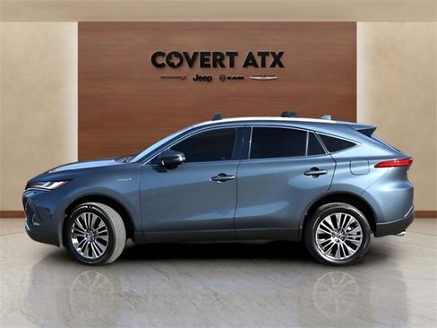 Used 2021 Toyota Venza XLE image 2