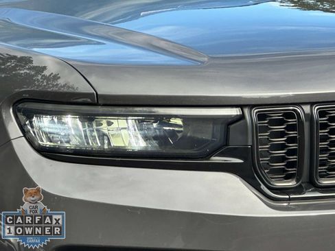 Used 2023 Jeep Grand Cherokee Altitude AWD/4WD image 11
