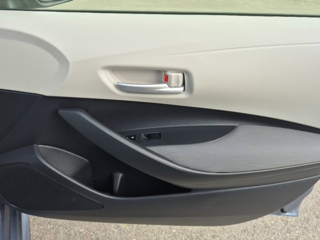 Used 2021 Toyota Corolla LE w/ Carpet Mat Package (TMS) FWD image 17