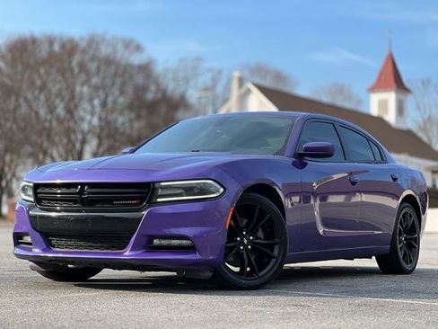 Used 2018 Dodge Charger R/T w/ Plus Group image 1