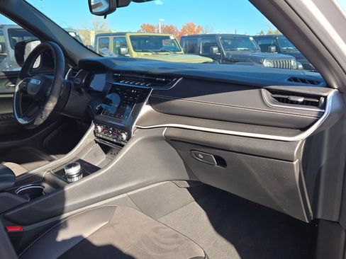 Used 2023 Jeep Grand Cherokee Altitude image 7