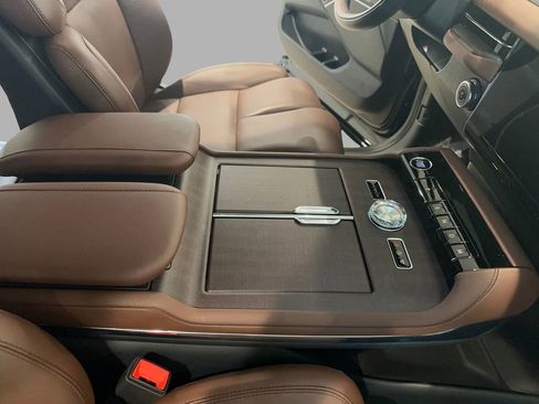 Used 2025 Lincoln Navigator Reserve image 24