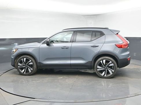 Used 2023 Volvo XC40 B5 Plus w/ Climate Package image 5