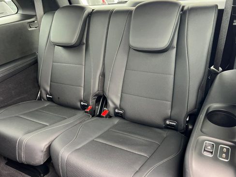 Used 2025 Mercedes-Benz GLS 450 4MATIC image 18