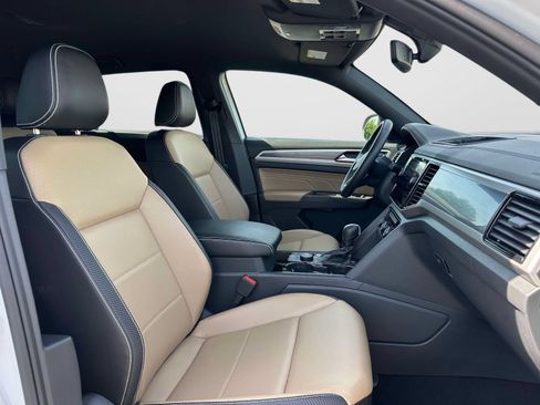 Certified 2023 Volkswagen Atlas Cross Sport SE AWD/4WD image 10