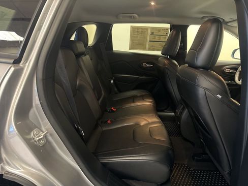 Used 2022 Jeep Cherokee Trailhawk w/ Comfort/Convenience Group image 25