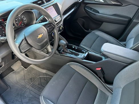 Used 2021 Chevrolet TrailBlazer LS w/ LPO, Blackout Package FWD image 7