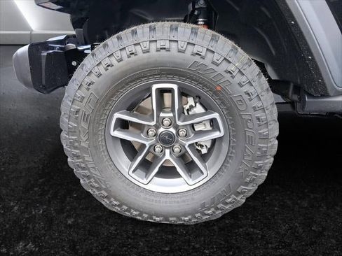 New 2026 Jeep Gladiator Mojave w/ Technology Group image 31