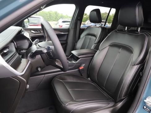 Used 2026 Jeep Grand Cherokee Limited w/ Luxury Tech Group II AWD/4WD image 15