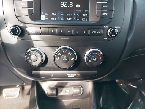 Used 2017 Kia Soul Base image 21