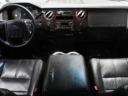 Used 2010 Ford F250 Lariat image 9
