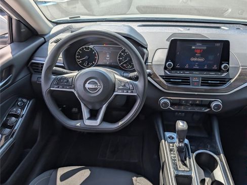 Used 2023 Nissan Altima 2.5 SV image 16