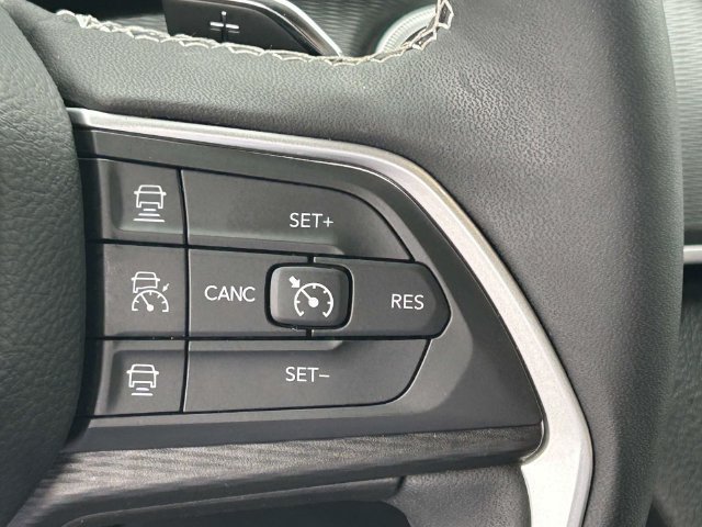 Used 2025 Jeep Grand Cherokee L Altitude RWD image 21