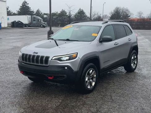 Used 2019 Jeep Cherokee Trailhawk w/ Cold Weather Group image 2