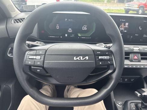 Used 2025 Kia K4 FWD image 18