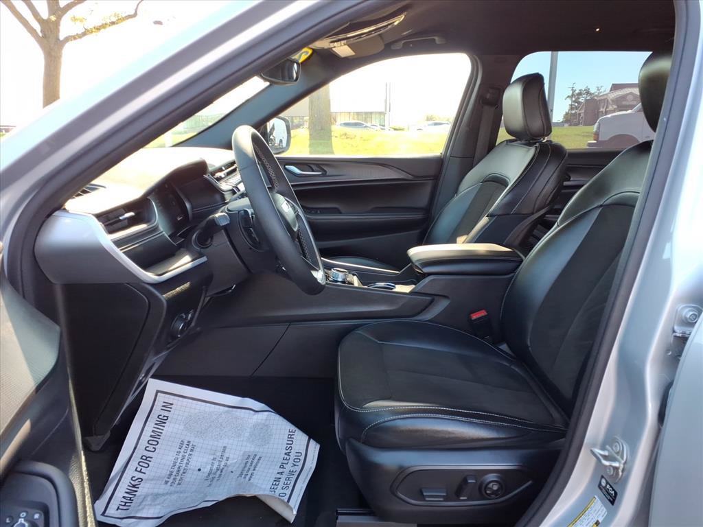 Used 2024 Jeep Grand Cherokee L Laredo AWD/4WD image 25