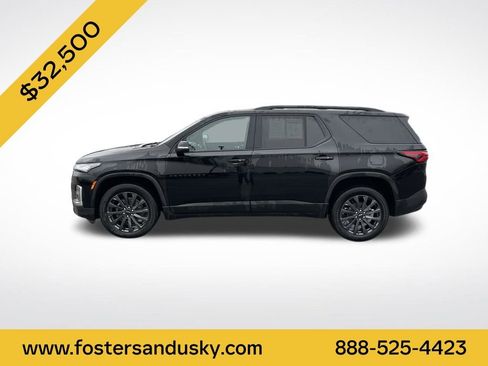 Used 2023 Chevrolet Traverse RS image 2